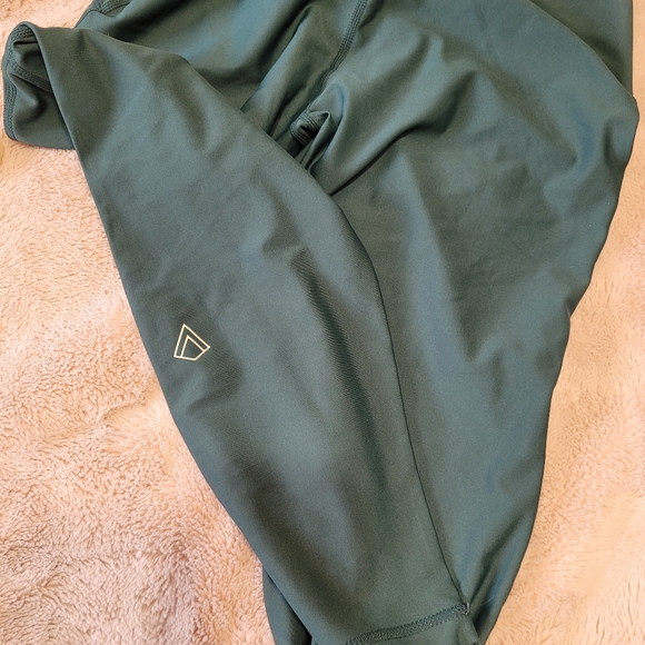 ARRO Athletics Up-Tight Legging Emerald Green petite inseam 24" - Picture 4 of 8